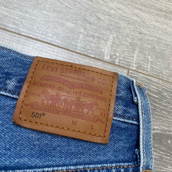 Levi’s premium high rise button fly distressed jean shorts - Picture 9 of 13